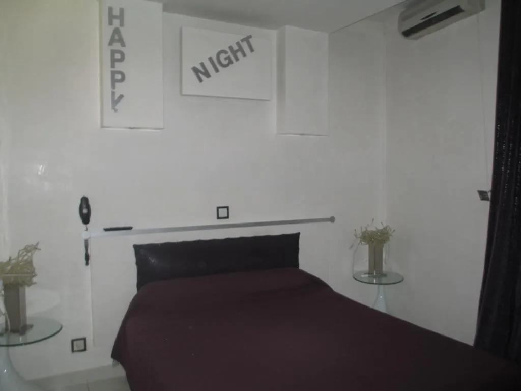 Camelia Prestige - Place De La Nation Hotel 2*