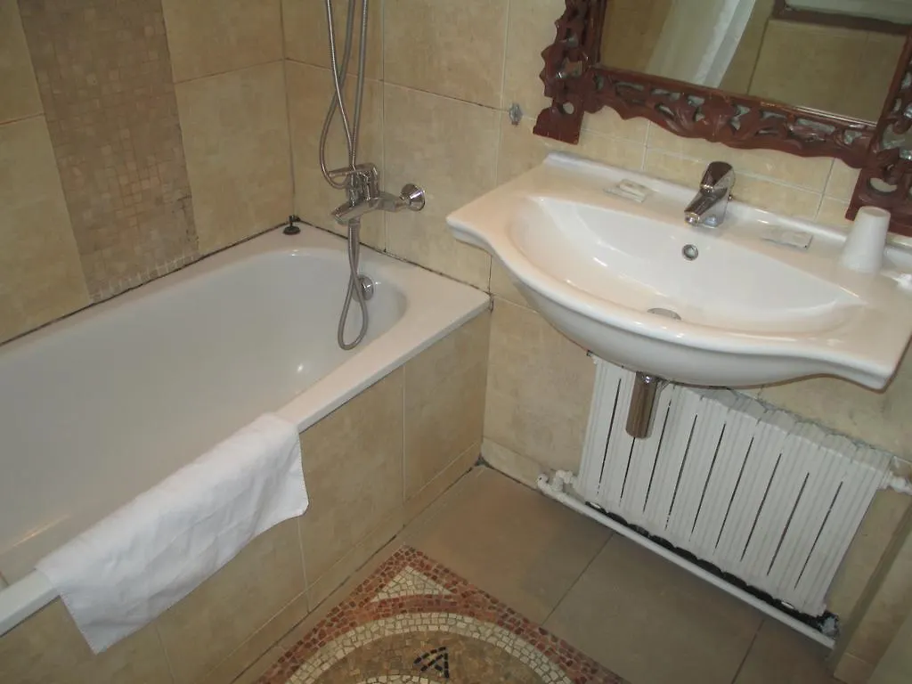 Camelia Prestige - Place De La Nation Hotel 2*