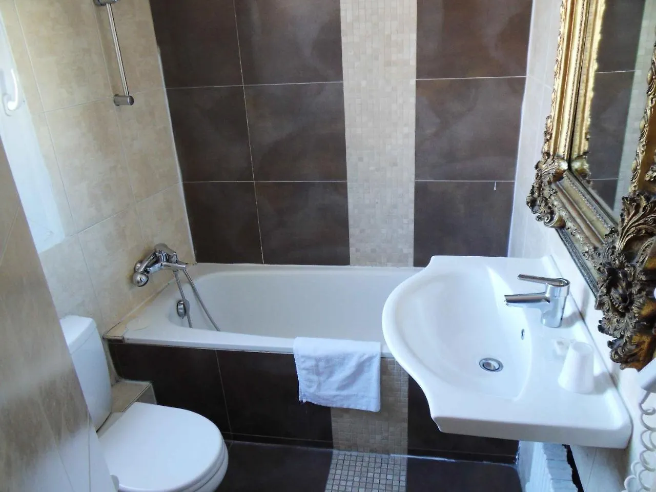 Camelia Prestige - Place De La Nation Hotel 2*
