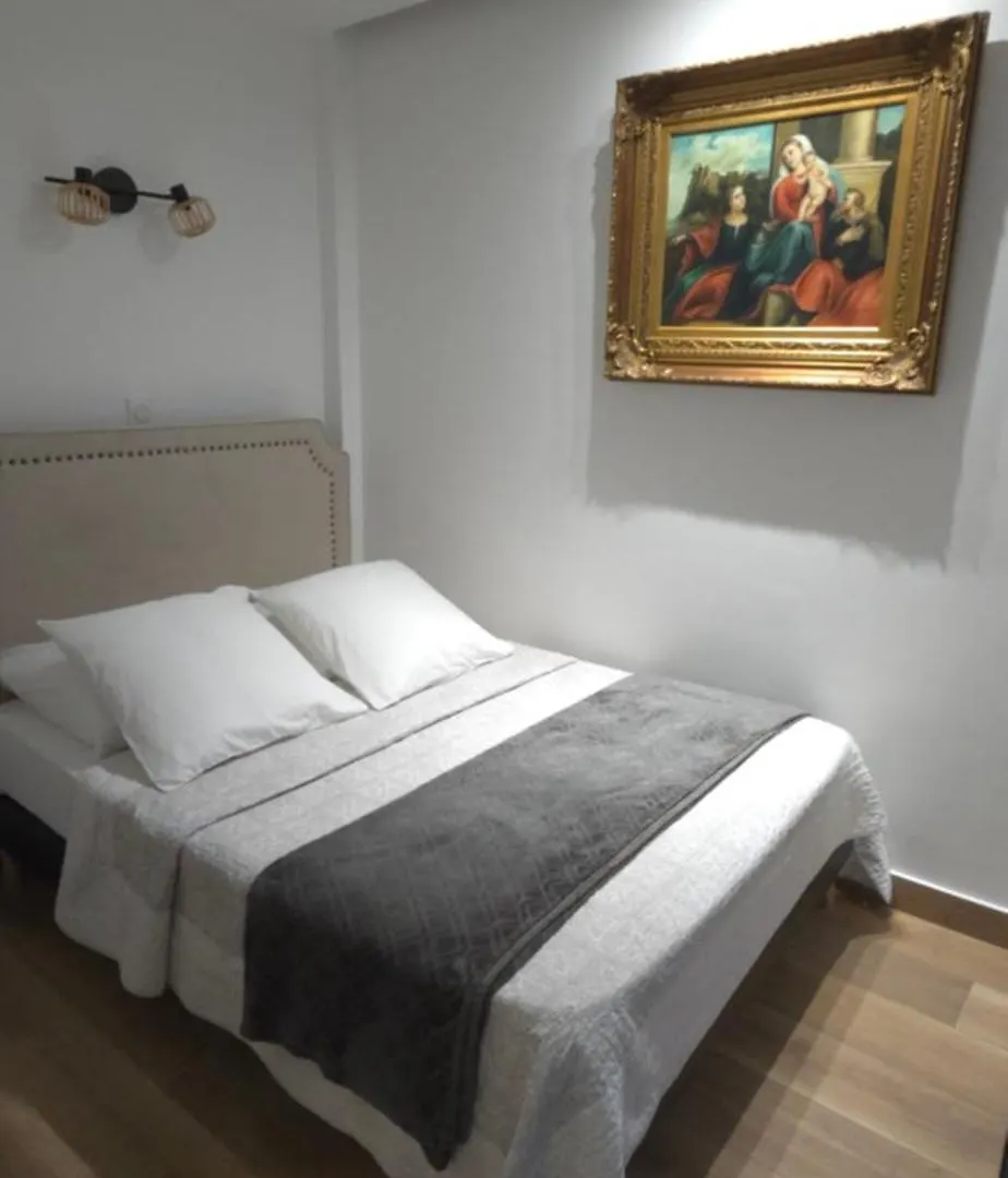 Camelia Prestige - Place De La Nation Hotel 2*